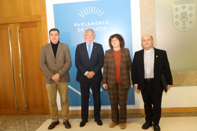 O Parlamento comeza a desenvolver a Lei do Panteón de Galegas e Galegos Ilustres nunha reunión co conselleiro de Cultura, a alcaldesa e o arcebispo de Santiago