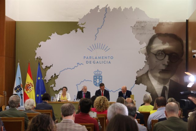O Parlamento acolle a presentación do libro “O Estatuto de Galiza. Antecedentes e comentarios”