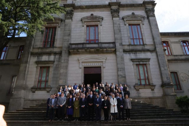 Minuto de silencio no Parlamento de Galicia polas vítimas da Dana en varias CCAA   