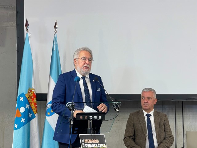 Santalices destaca o compromiso do doutor Darío Álvarez Blázquez co galeguismo
