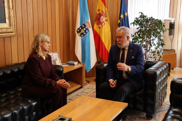 A valedora do Pobo entrega ao presidente do Parlamento o Informe Ordinario de 2024