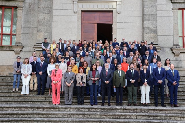  Minuto de silencio contra a violencia machista no Parlamento de Galicia, logo do asasinato dunha muller en O Bolo