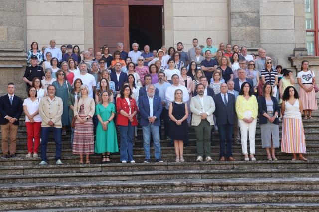 Minuto de silencio contra a violencia machista no Parlamento despois do asasinato dunha muller en A Coruña