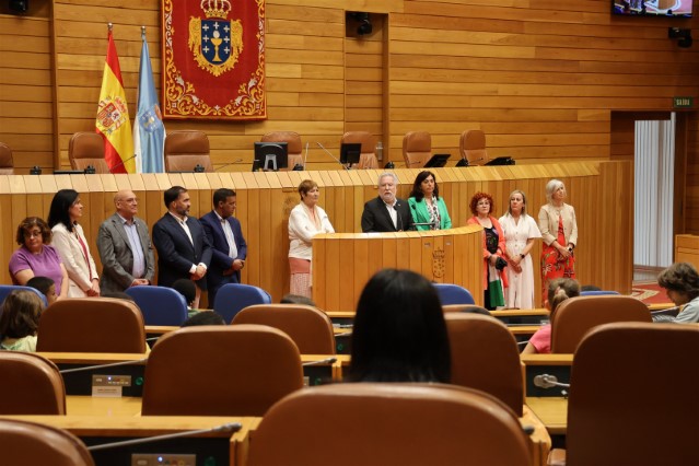 O Parlamento dálles a benvida ás nenas e aos nenos saharauís que pasarán o verán en Galicia 