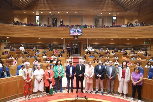 O Parlamento dálles a benvida ás nenas e aos nenos saharauís que pasarán o verán en Galicia 