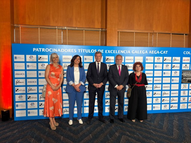 O Parlamento recibe o título extraordinario de Excelencia Galega da Asociación de Empresarios Galegos de Cataluña   