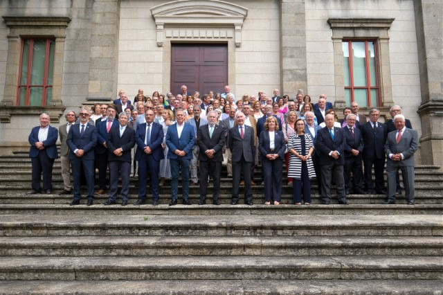 A promoción de Medicina 1973-1979 visita o Parlamento de Galicia