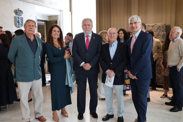 Santalices recibe no Parlamento a secretarios, interventores e tesoureiros da Administración local