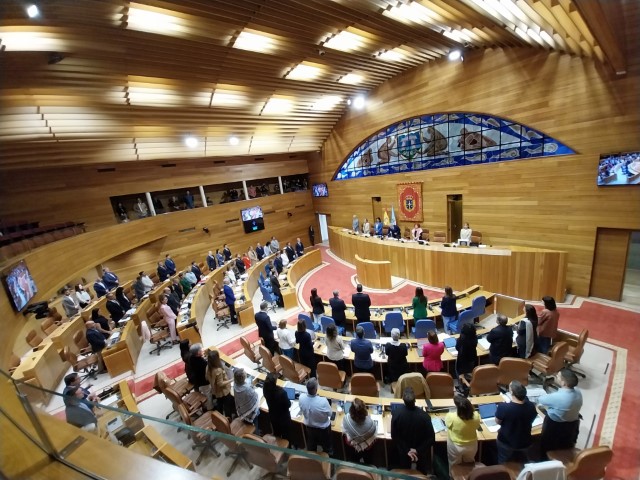 O Parlamento de Galicia garda un minuto de silencio polas vítimas de Gaza