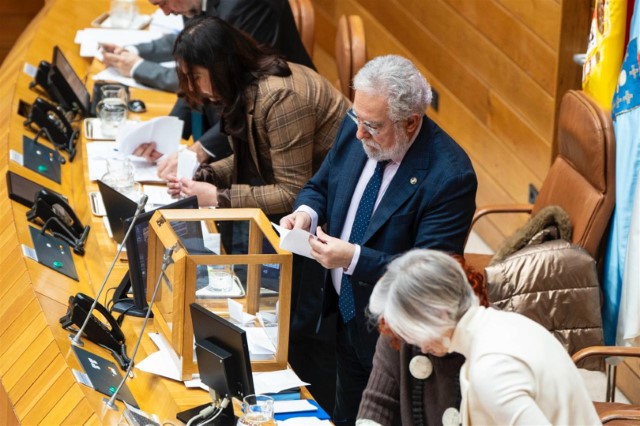 O Pleno do Parlamento elixe a María Dolores Fernández Galiño como valedora do pobo
