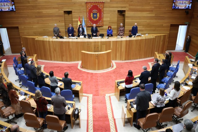 Minuto de silencio no Parlamento de Galicia no aniversario do atentado do 11M 