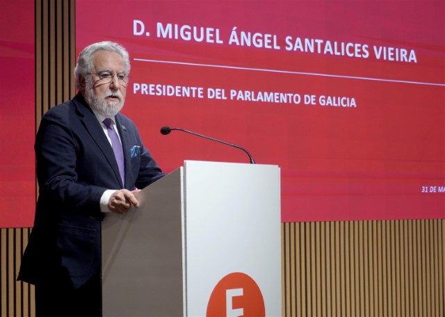 Santalices destaca o papel fundamental dos economistas na orientación das decisións públicas e privadas