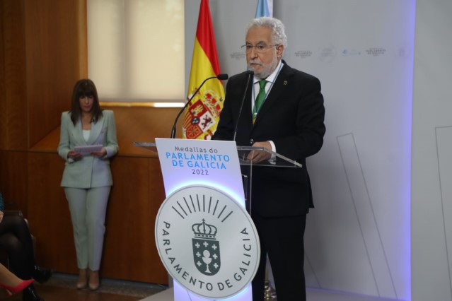 Valedor do Pobo, Consello de Contas e Consello da Cultura Galega reciben as medallas do Parlamento de Galicia 2022
