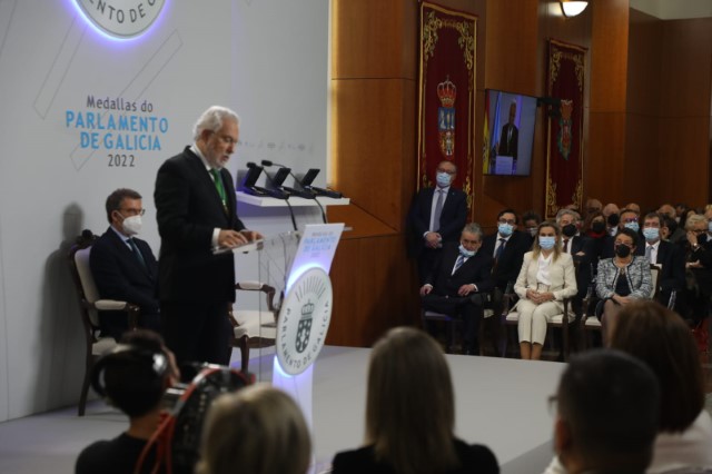 Valedor do Pobo, Consello de Contas e Consello da Cultura Galega reciben as medallas do Parlamento de Galicia 2022