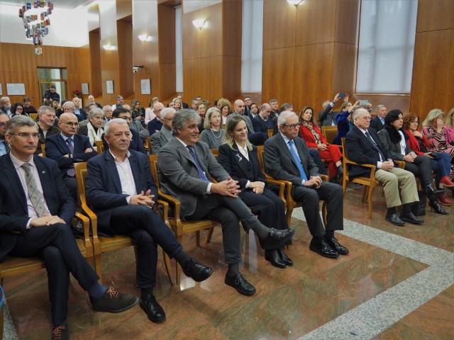 O Parlamento de Galicia edita un libro sobre os 40 anos da autonomía   