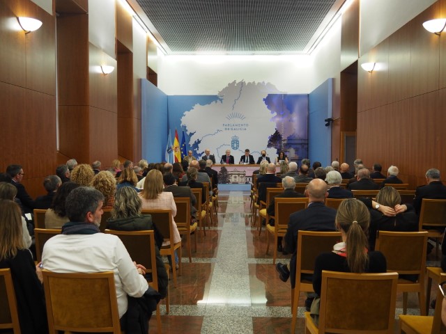 O Parlamento de Galicia edita un libro sobre os 40 anos da autonomía   