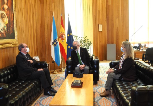 O defensor del Pueblo visita o Parlamento de Galicia