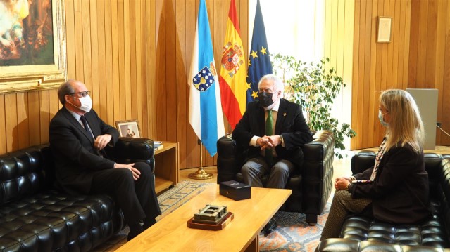 O defensor del Pueblo visita o Parlamento de Galicia