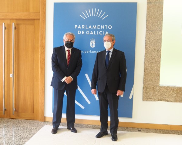 O embaixador de Eslovenia en España visita o Parlamento de Galicia, coincidindo co 30 aniversario das relacións diplomáticas entre os dous países