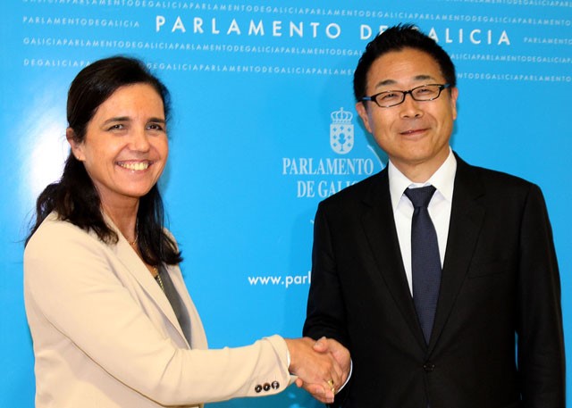 A Presidenta do Parlamento de Galicia, Pilar Rojo, recibe ao embaixador de Xapón en España, Kazuhiko Koshidawa