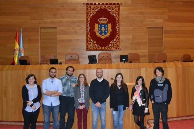 Un grupo de oito licenciados universitarios amplían a súa formación no Parlamento durante o ano 2015