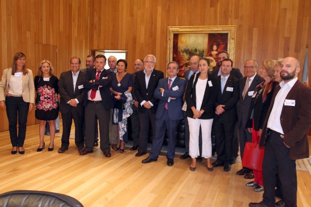 Unha delegación do Círculo de Empresarios de Galicia visita o Parlamento