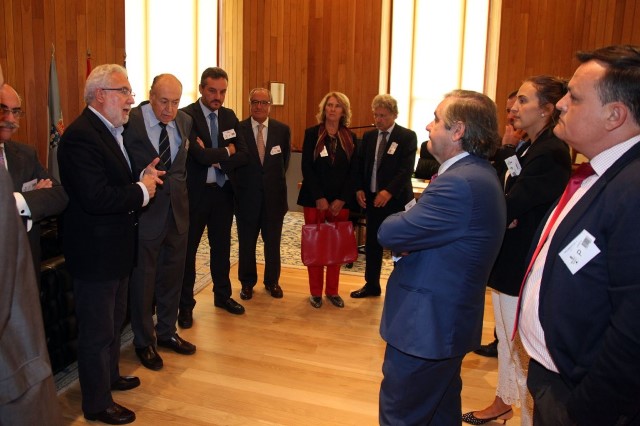 Unha delegación do Círculo de Empresarios de Galicia visita o Parlamento