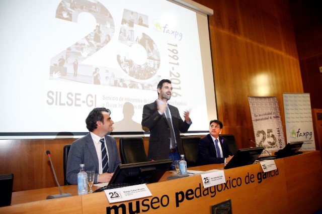 Diego Calvo subliña o compromiso do Parlamento de Galicia coa inclusión na celebración do 25 aniversario do servizo de intérpretes de lingua de signos