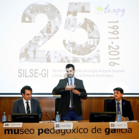 Diego Calvo subliña o compromiso do Parlamento de Galicia coa inclusión na celebración do 25 aniversario do servizo de intérpretes de lingua de signos