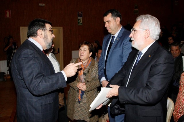 O presidente do Parlamento súmase ao recoñecemento da figura de Isabel Zendal, considerada pola OMS como a primeira enfermeira da historia en misión internacional