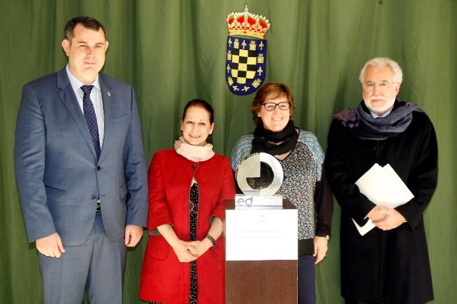 O presidente do Parlamento súmase ao recoñecemento da figura de Isabel Zendal, considerada pola OMS como a primeira enfermeira da historia en misión internacional