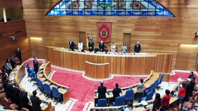 O Parlamento de Galicia garda un minuto de silencio en sinal de repulsa contra o atentado de Manchester