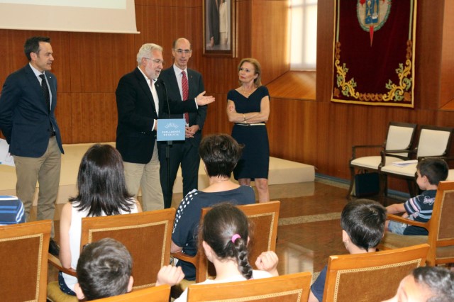 O Parlamento recibe ao alumnado gañador do concurso Os Chefs saudables, convocado por Sanidade para promover hábitos sanos 