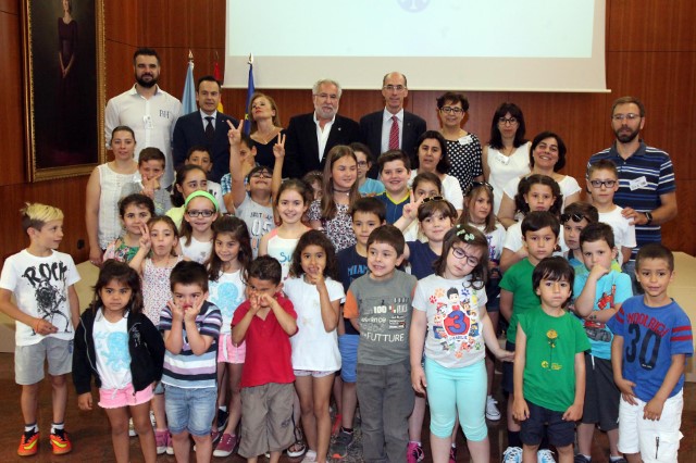 O Parlamento recibe ao alumnado gañador do concurso Os Chefs saudables, convocado por Sanidade para promover hábitos sanos 