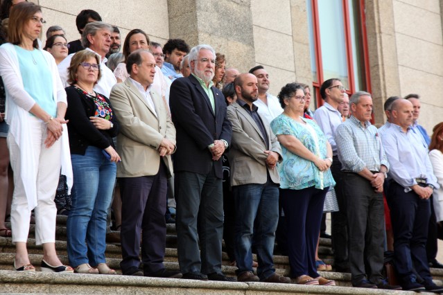 O Parlamento de Galicia convoca un minuto de silencio para expresar a súa condolencia polos falecidos no incendio rexistrado en Portugal.