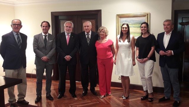 Santalices participa na inauguración dunha exposición da pintora Marisa Redondo na Casa de Galicia en Madrid