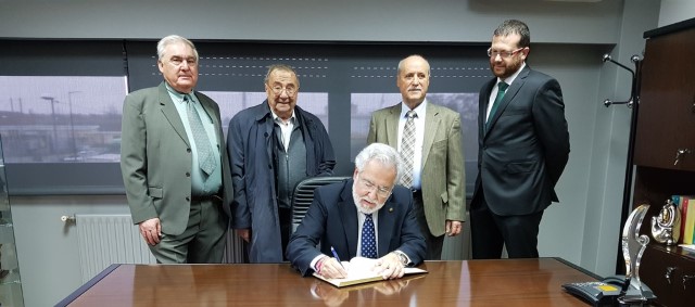 O presidente do Parlamento explica o funcionamento da Cámara Lexislativa na Asociación de Empresarios do Polígono de San Cibrao