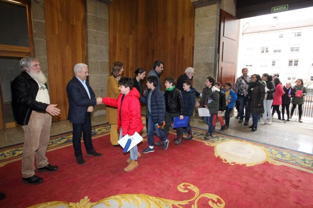 Parlamento e Xunta reciben a primeira visita escolar do programa “Coñece as túas institucións” para impulsar os valores democráticos