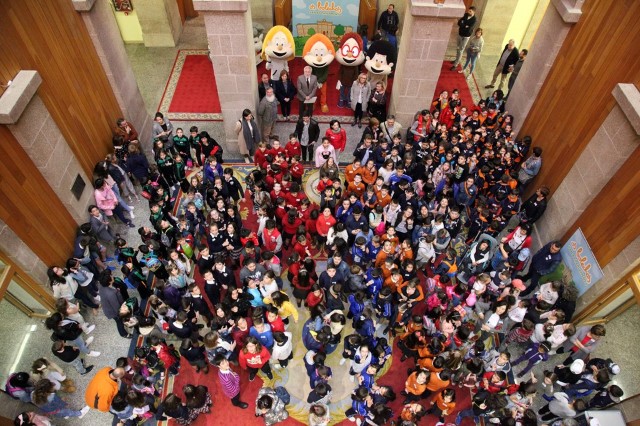Arredor de 400 escolares coñecen o Parlamento de Galicia nunha xornada de portas abertas para infantil e primaria
