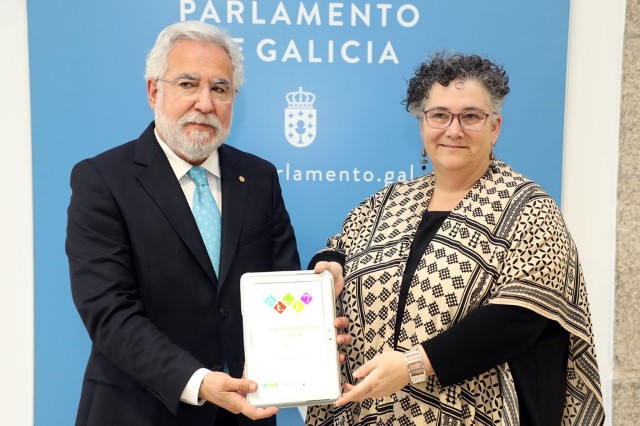 A valedora do pobo entrega ao presidente do Parlamento o informe extraordinario "A Accesibilidade en Galicia"