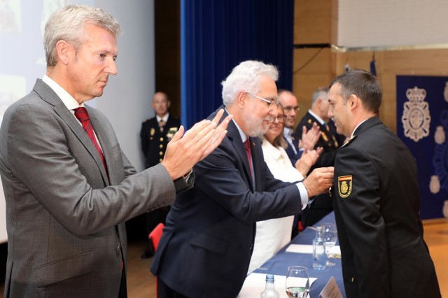 Santalices reivindica a vixencia da Constitución no acto institucional do Día da Policía