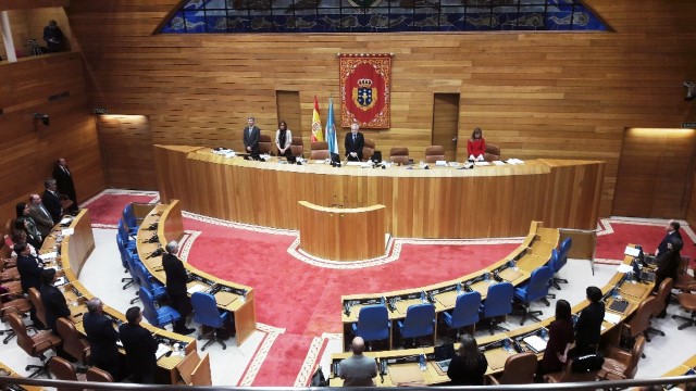 Minuto de silencio no Parlamento de Galicia tralo afundimento do pesqueiro “Sin Querer 2”