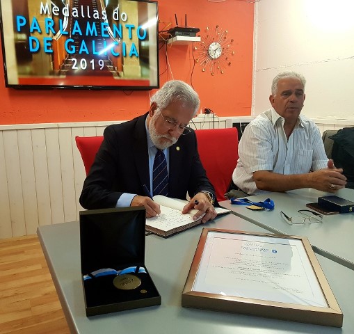 A Asociación Cultural As Xeitosiñas” de Zürich comparte a Medalla do Parlamento á emigración con toda a colonia galega de Suíza