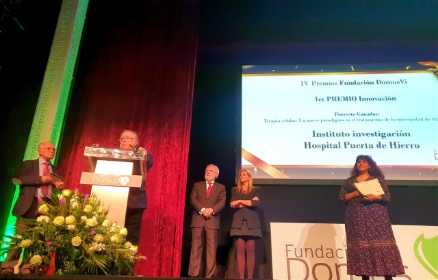 Santalices felicita aos galardoados cos premios da Fundación DomusVi