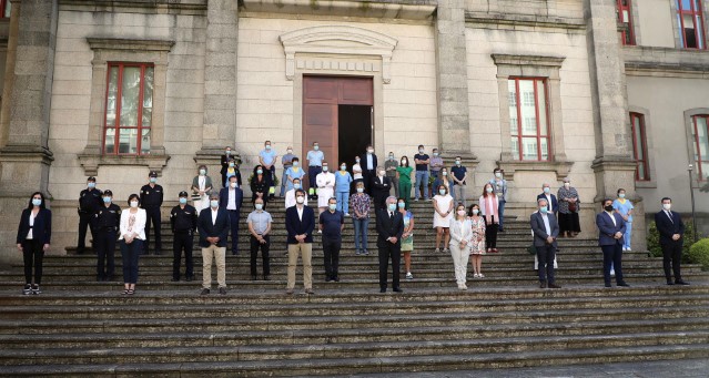 Minuto de silencio no Parlamento de Galicia en memoria das vítimas da COVID-19