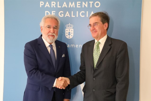 O presidente do TSXG efectúa unha visita protocolaria ao Parlamento de Galicia