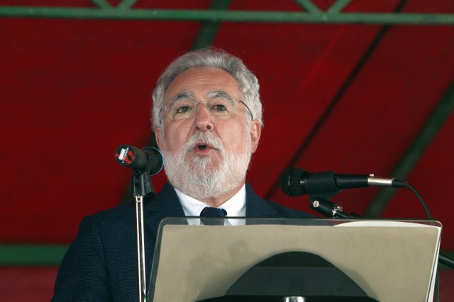 Santalices: “O Parlamento non é dos deputados, é da xente”