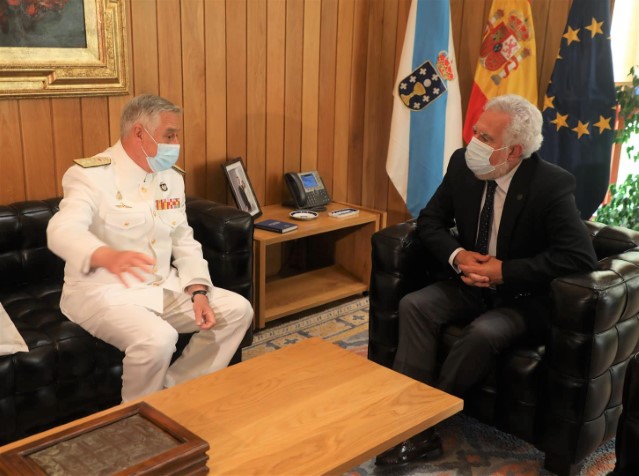 O almirante do Arsenal de Ferrol efectúa unha visita de despedida ao Parlamento de Galicia