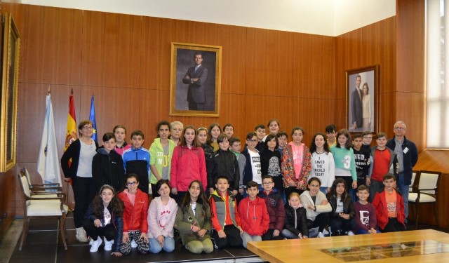 Alumnado do CEIP Mato Vizoso (Vilalba), o derradeiro grupo que visitou o Parlamento de Galicia este venres