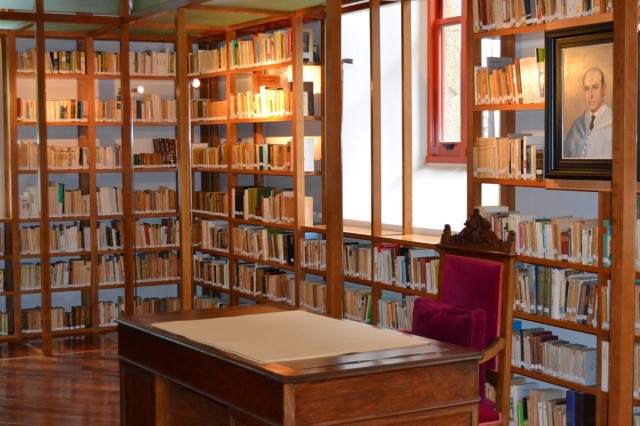 O Parlamento de Galicia custodia a biblioteca e o arquivo persoal de Carballo Calero